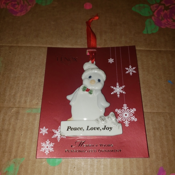 LENOX MERRILY YOURS PEACE, LOVE, JOY PENGUIN CHRISTMAS ORNAMENT - Picture 4 of 9